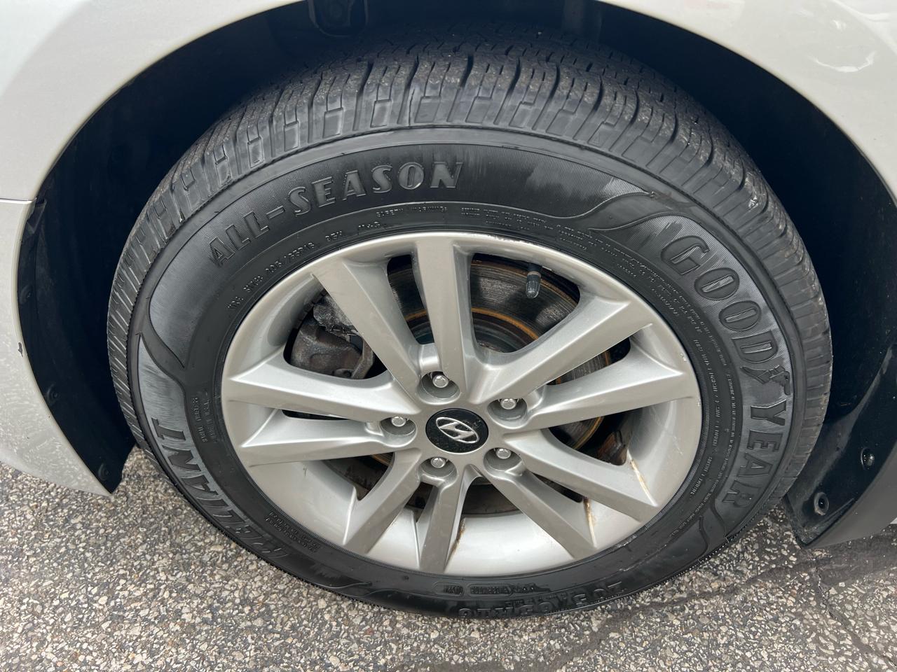 Hyundai Sonata 4dr Sdn 2.4L SE 2015