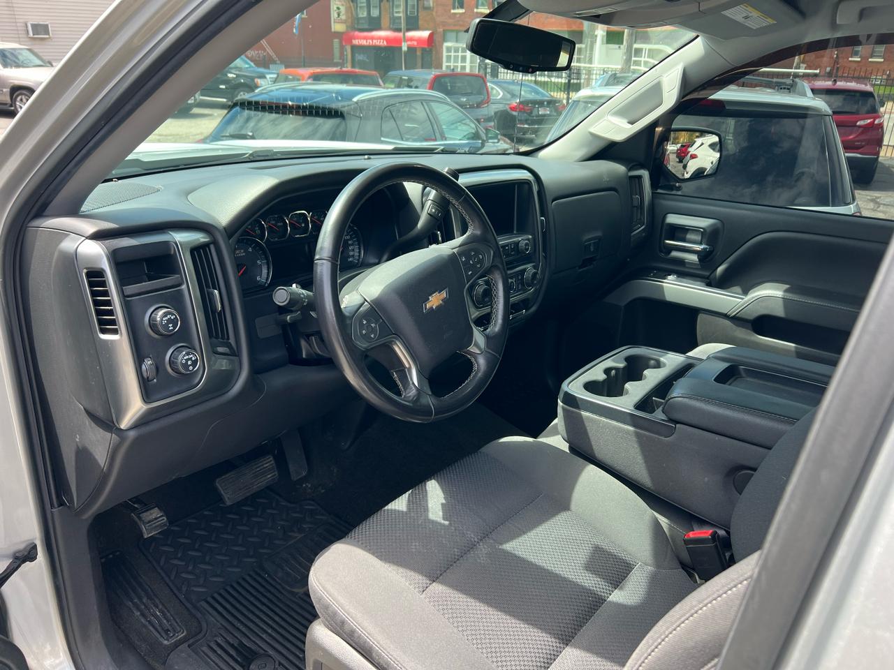 Chevrolet Silverado 1500 Crew Cab Crew Cab 143.5" WB 4WD Z71 2018