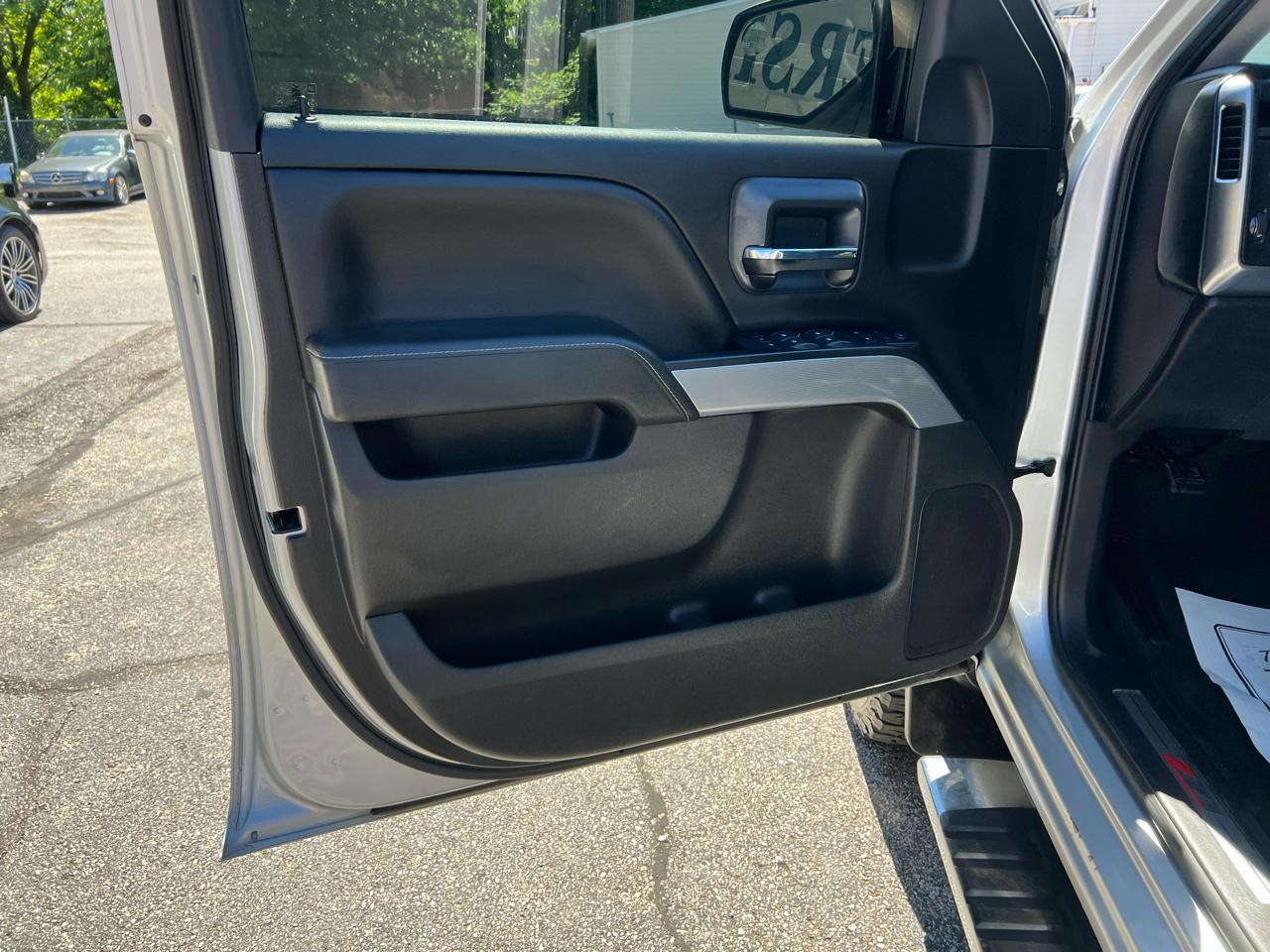 Chevrolet Silverado 1500 Crew Cab Crew Cab 143.5" WB 4WD Z71 2018