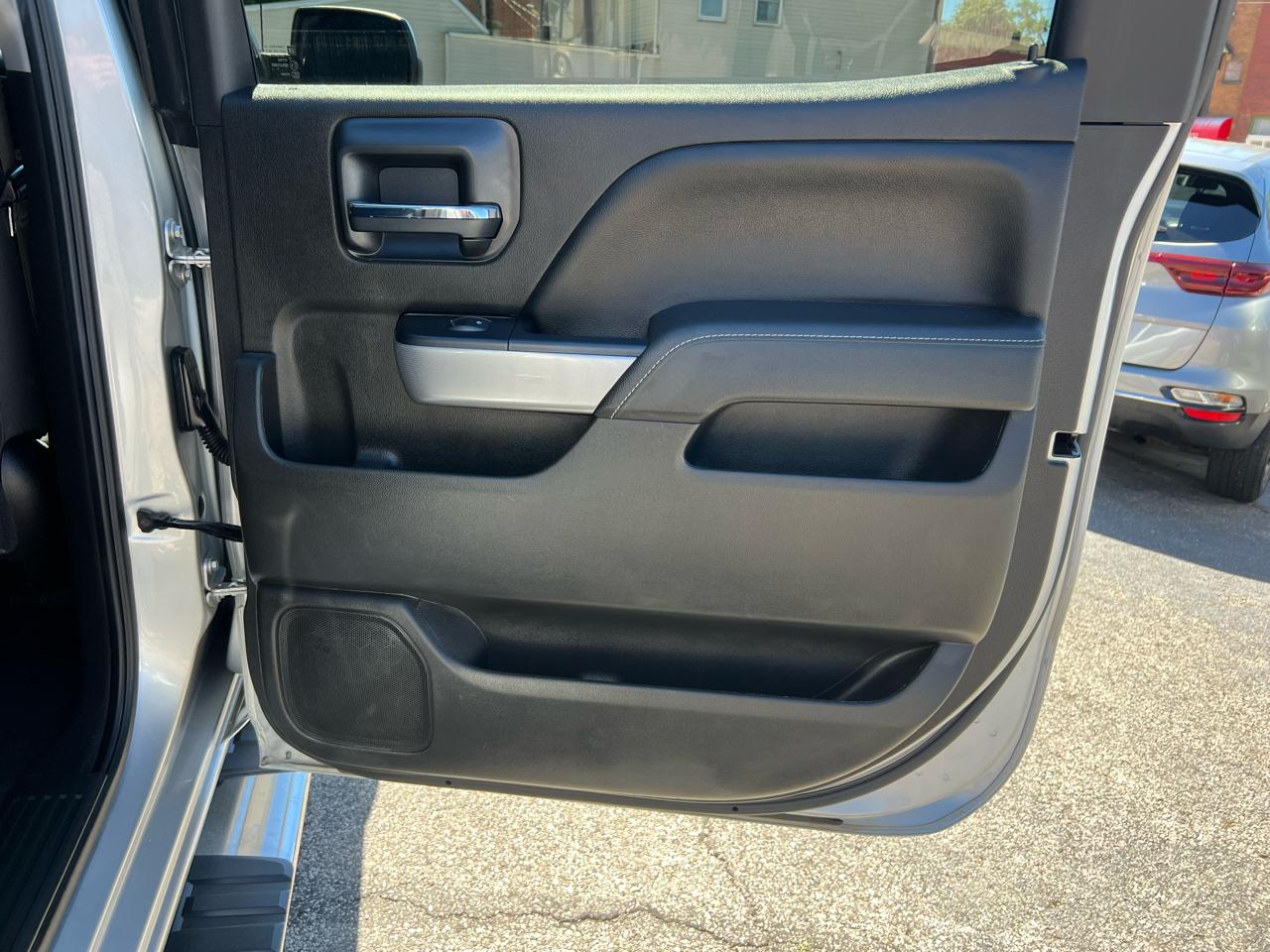 Chevrolet Silverado 1500 Crew Cab Crew Cab 143.5" WB 4WD Z71 2018