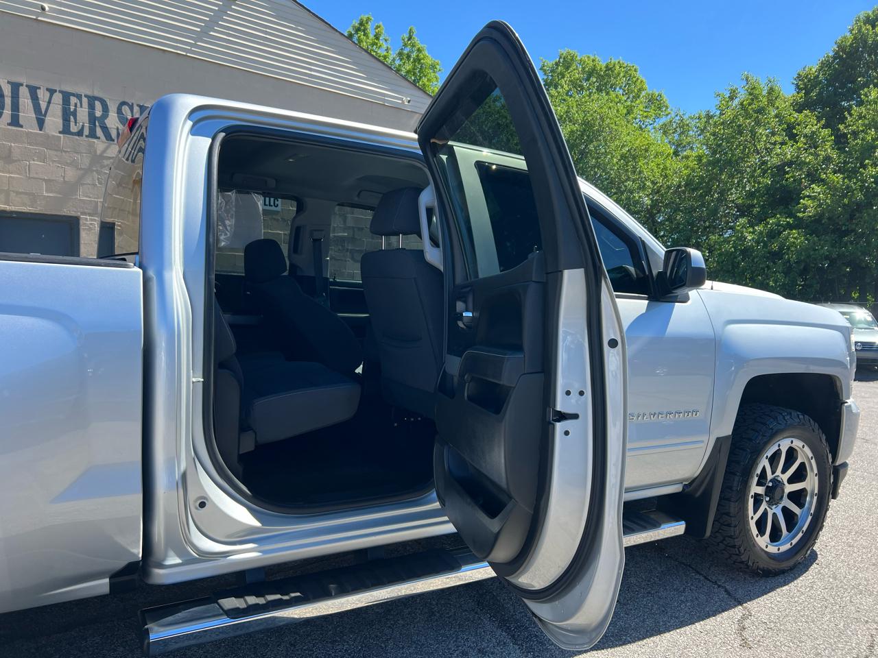 Chevrolet Silverado 1500 Crew Cab Crew Cab 143.5" WB 4WD Z71 2018