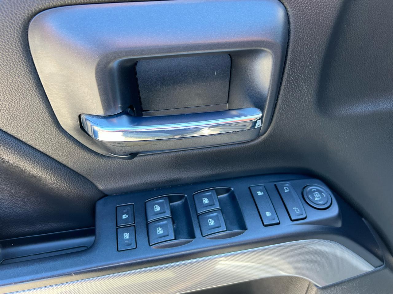 Chevrolet Silverado 1500 Crew Cab Crew Cab 143.5" WB 4WD Z71 2018