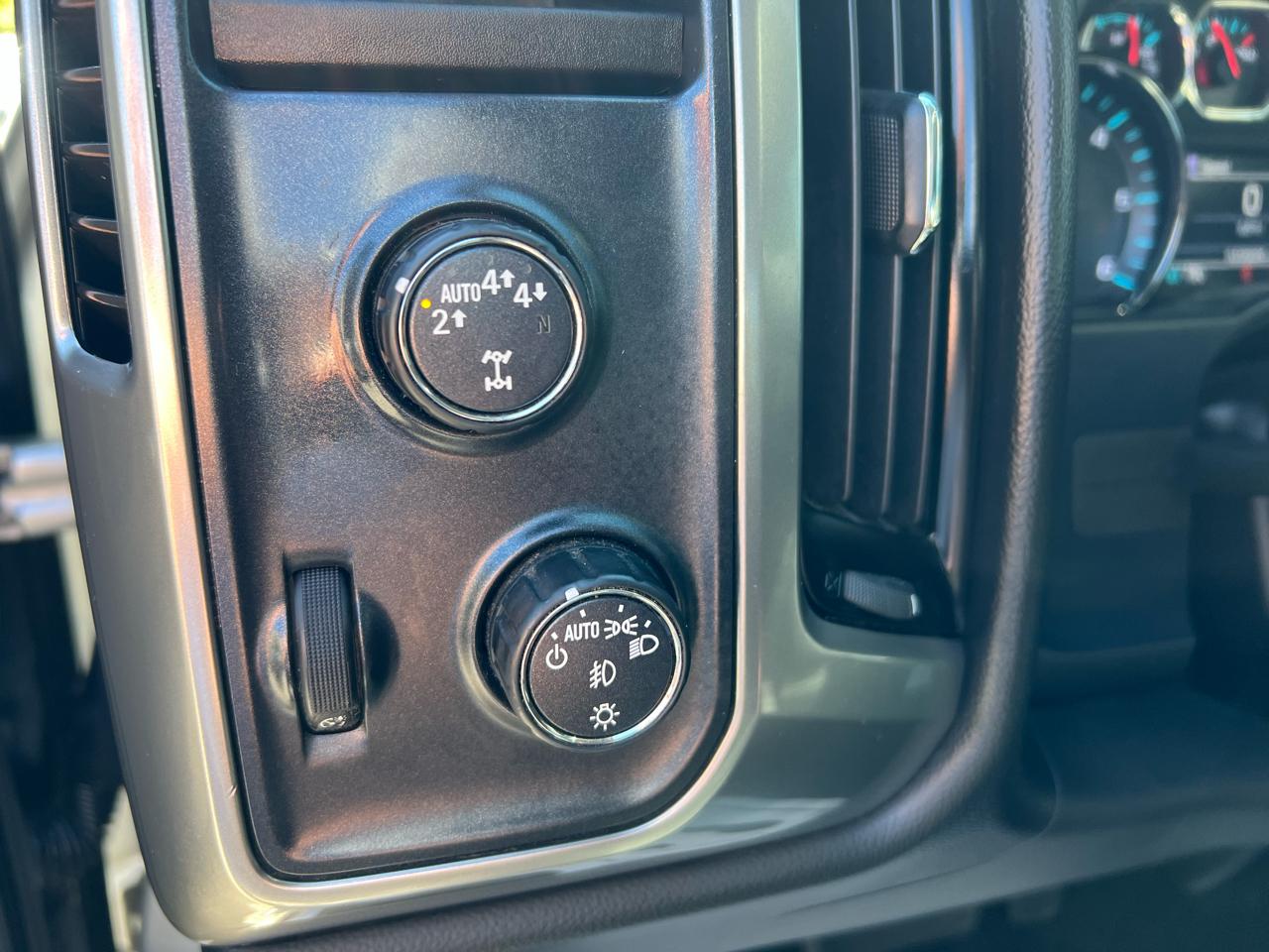 Chevrolet Silverado 1500 Crew Cab Crew Cab 143.5" WB 4WD Z71 2018