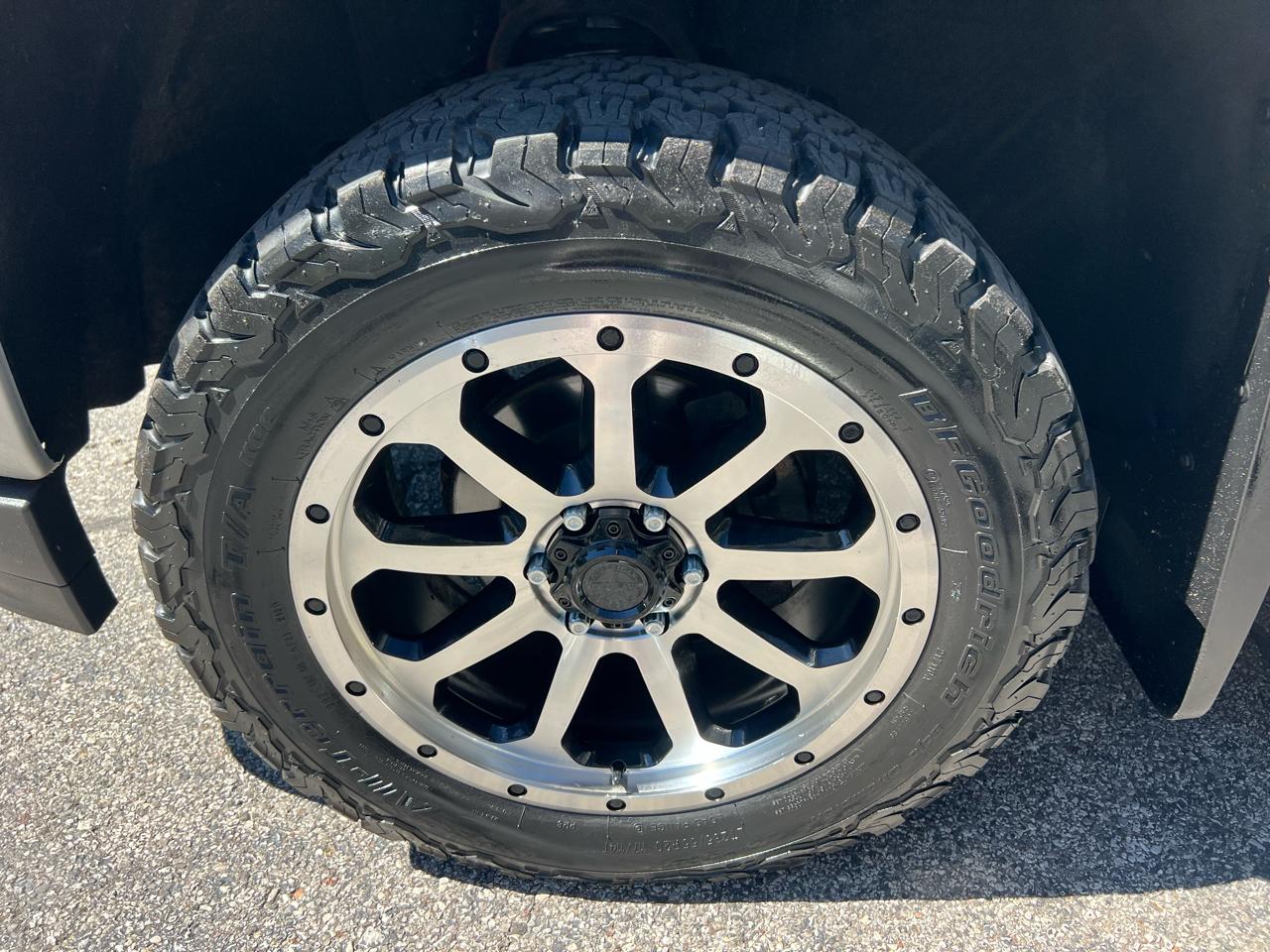 Chevrolet Silverado 1500 Crew Cab Crew Cab 143.5" WB 4WD Z71 2018