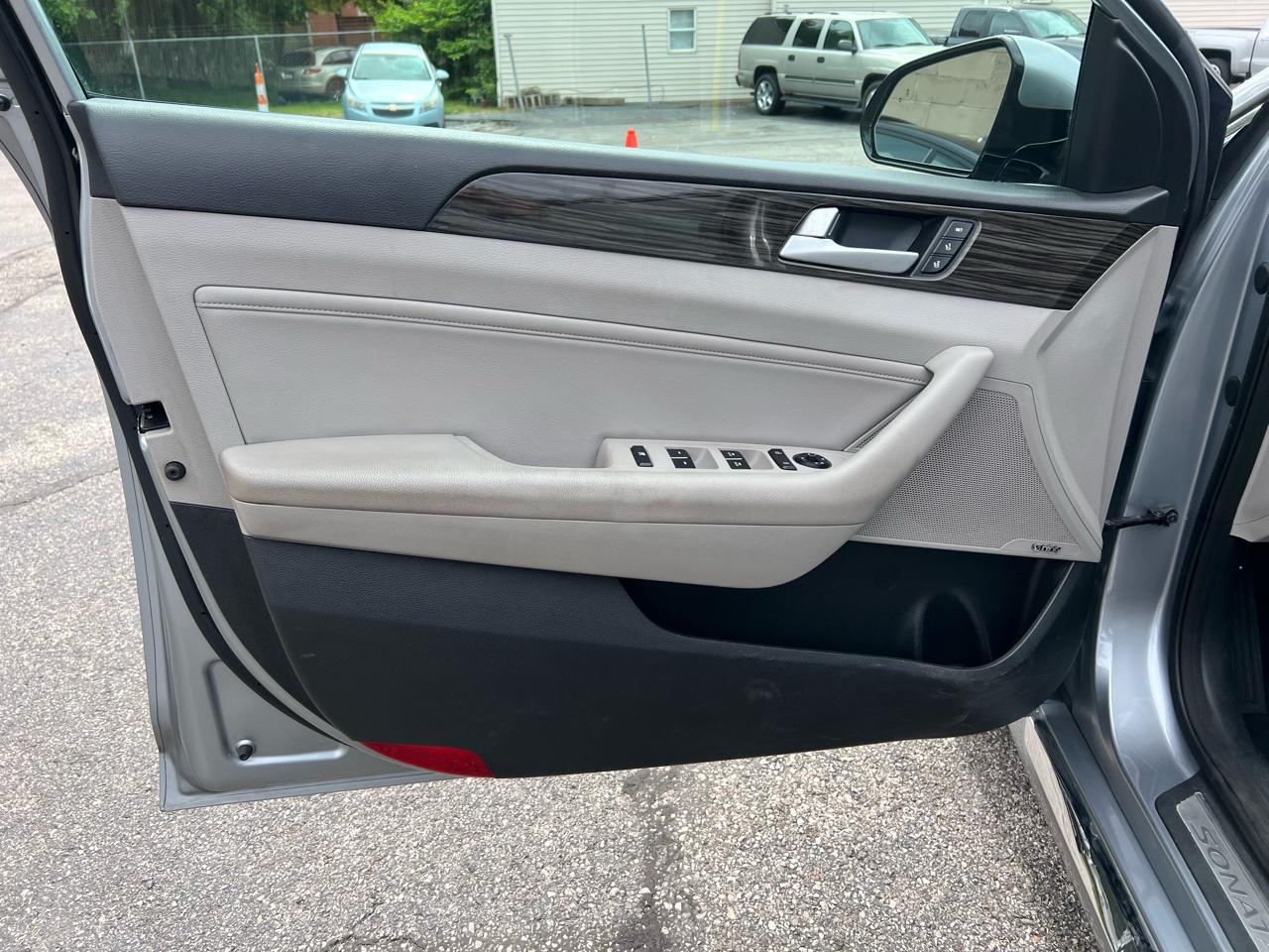 Hyundai Sonata 4dr Sdn 2.4L Limited PZEV 2015