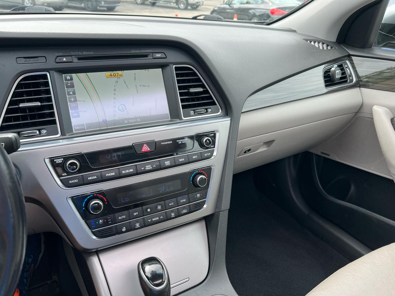 Hyundai Sonata 4dr Sdn 2.4L Limited PZEV 2015
