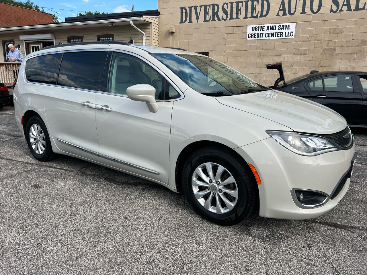 Chrysler Pacifica Touring-L FWD 2017