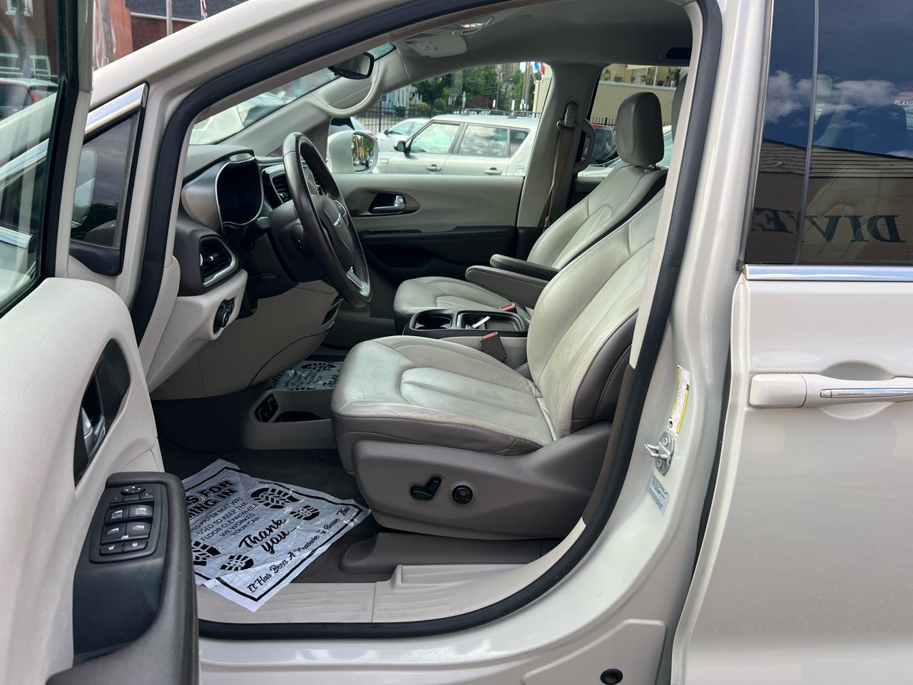 Chrysler Pacifica Touring-L FWD 2017
