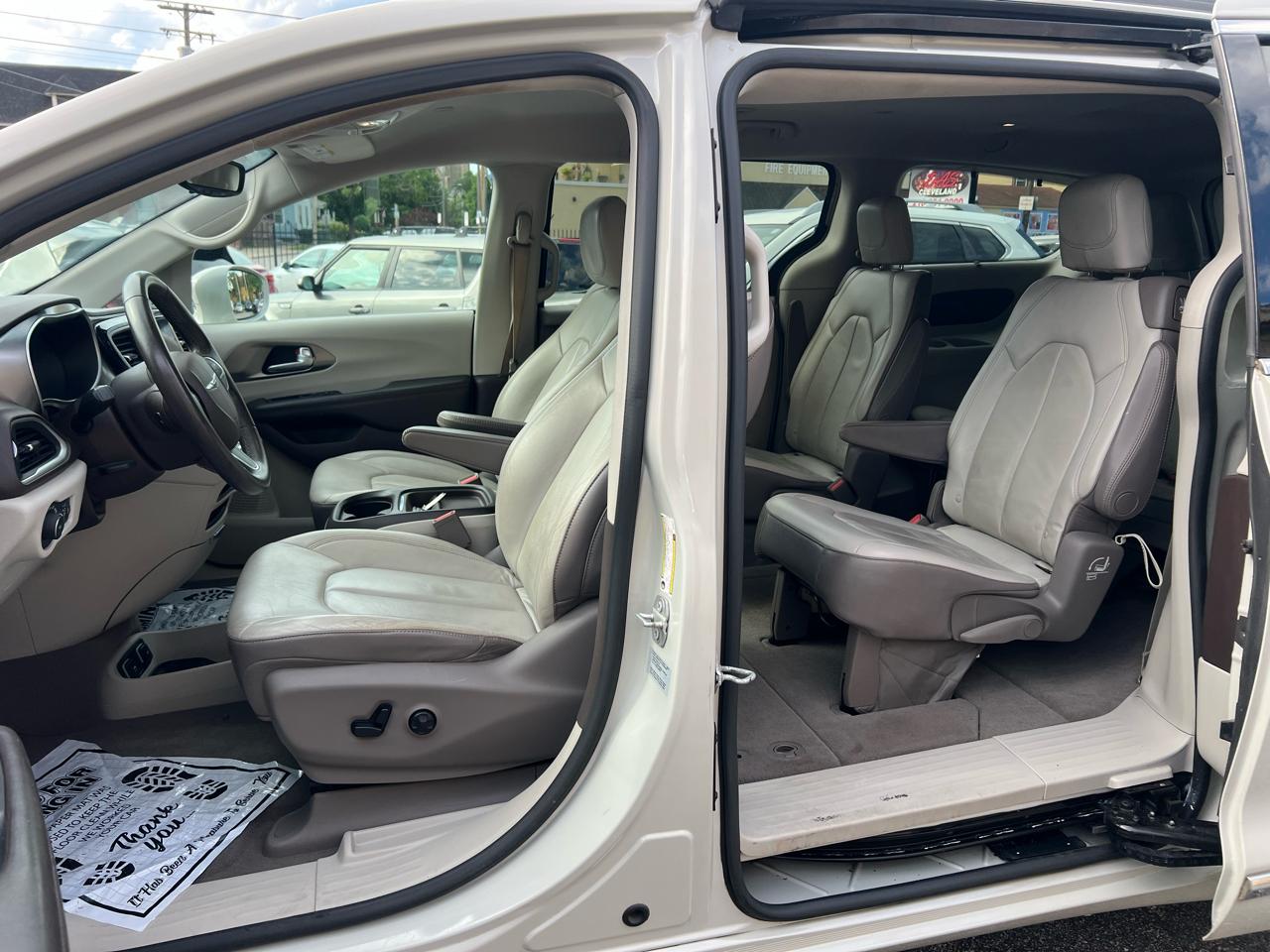 Chrysler Pacifica Touring-L FWD 2017
