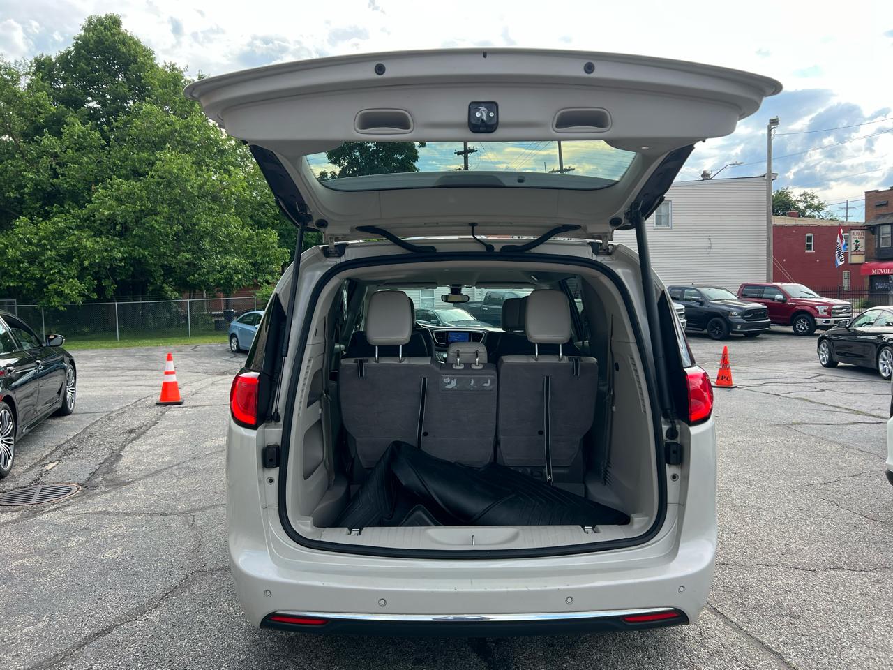 Chrysler Pacifica Touring-L FWD 2017