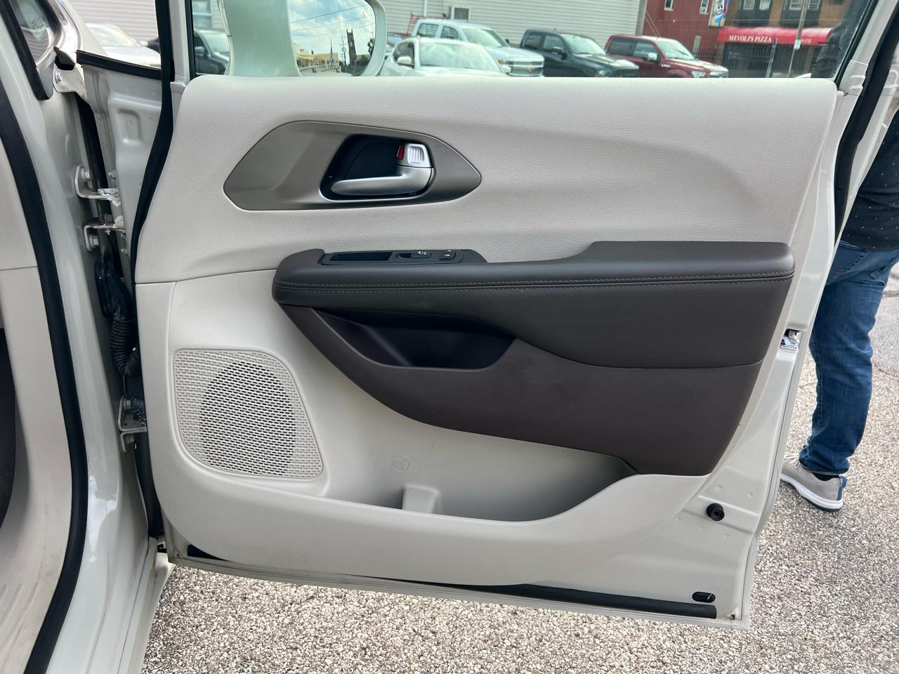 Chrysler Pacifica Touring-L FWD 2017