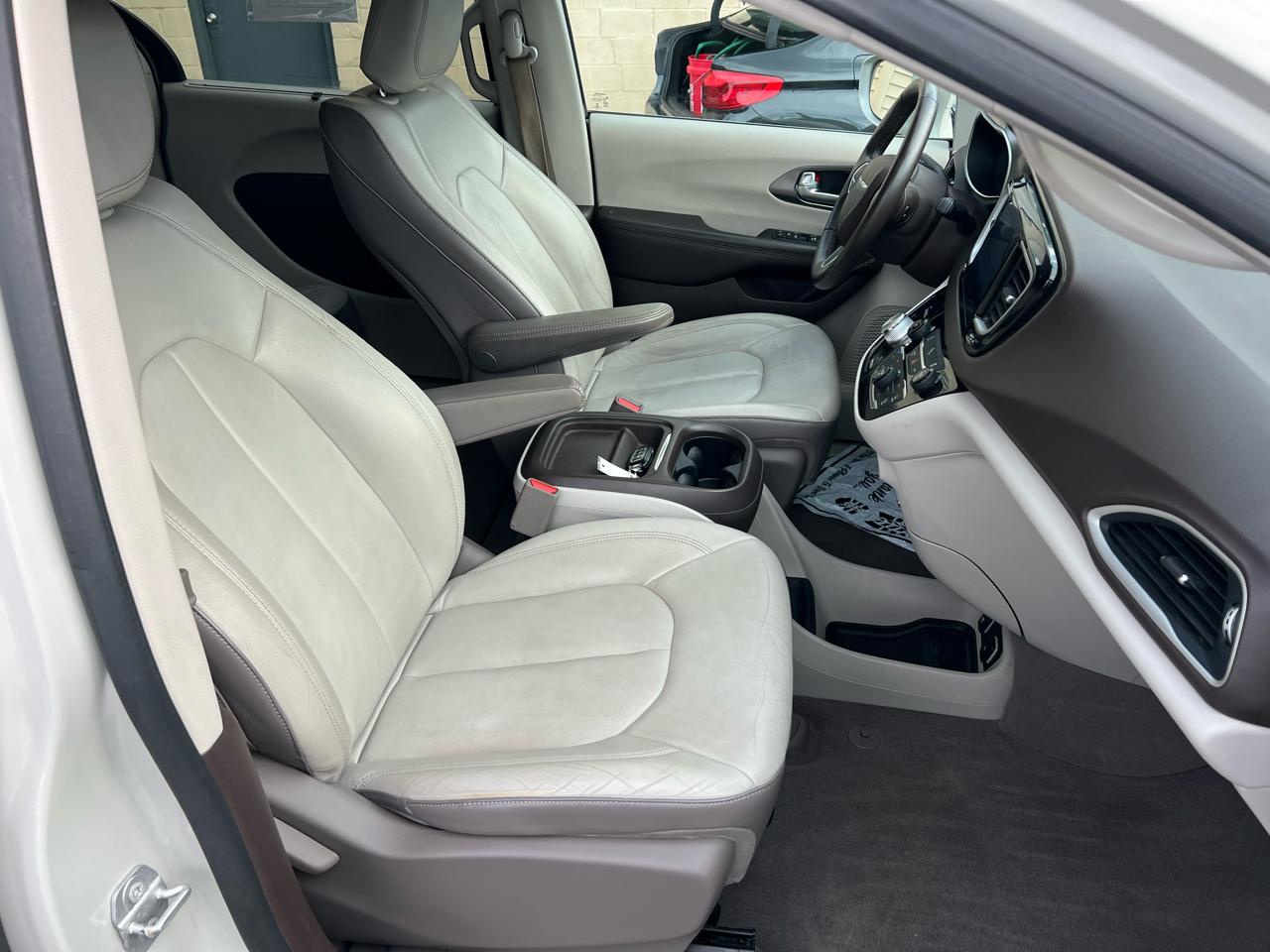 Chrysler Pacifica Touring-L FWD 2017