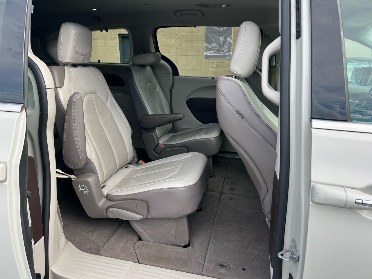 Chrysler Pacifica Touring-L FWD 2017