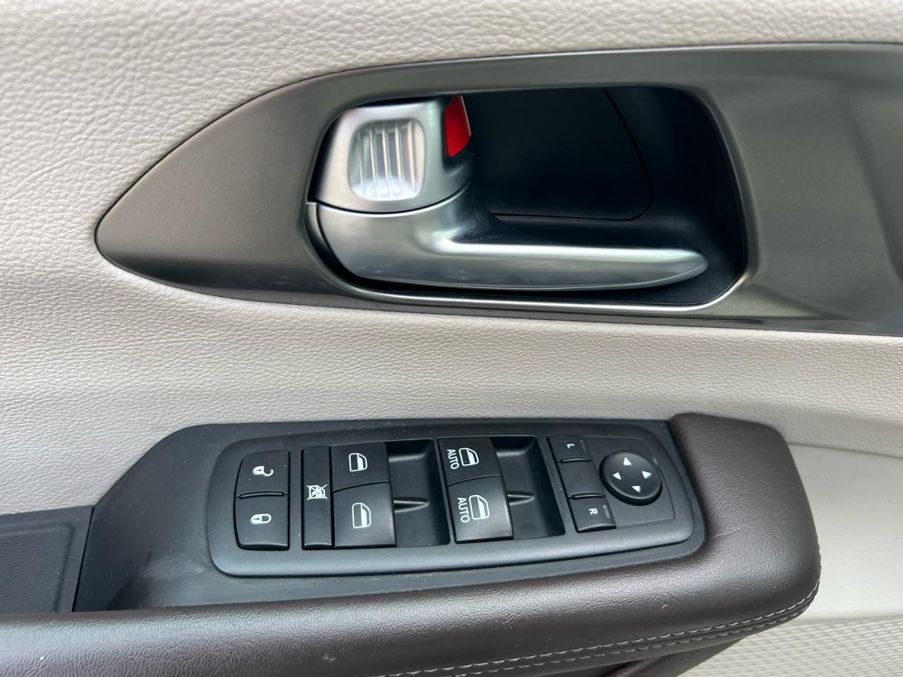 Chrysler Pacifica Touring-L FWD 2017