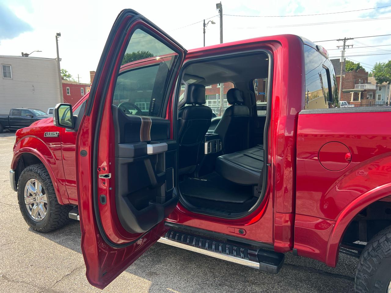Ford F-150 4WD SuperCrew 139" Lariat 2016