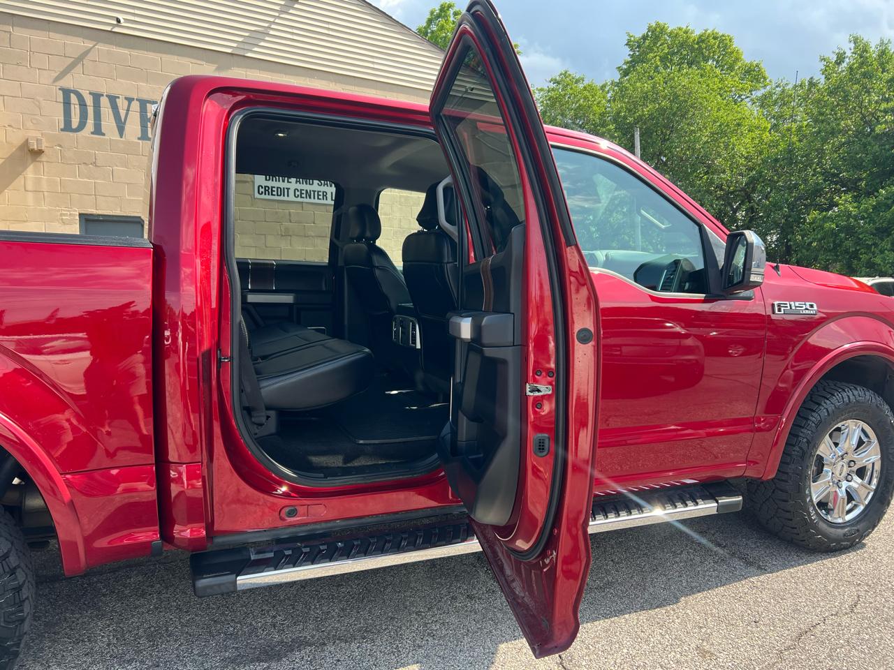 Ford F-150 4WD SuperCrew 139" Lariat 2016