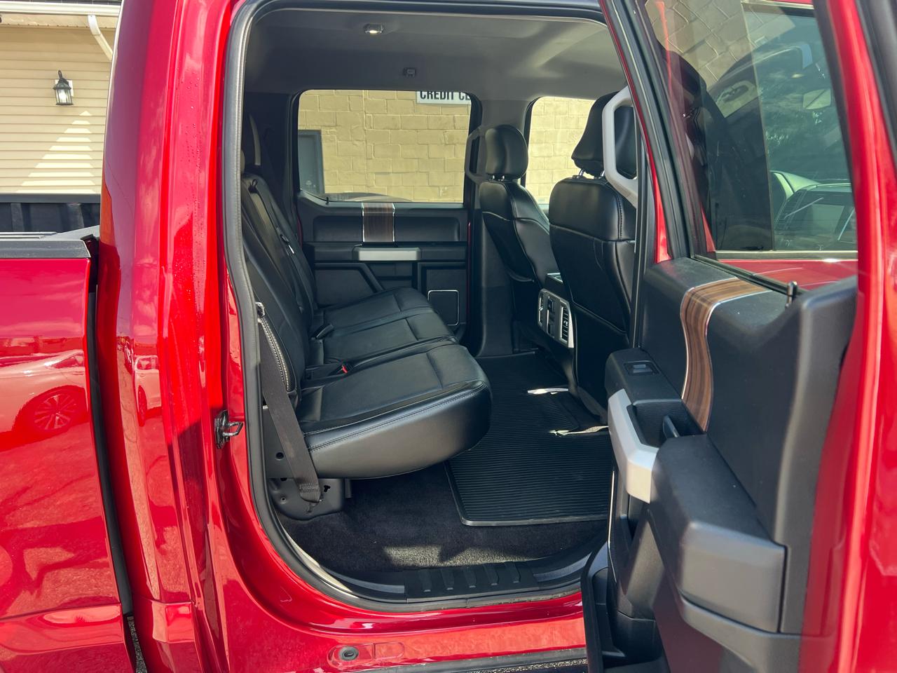 Ford F-150 4WD SuperCrew 139" Lariat 2016