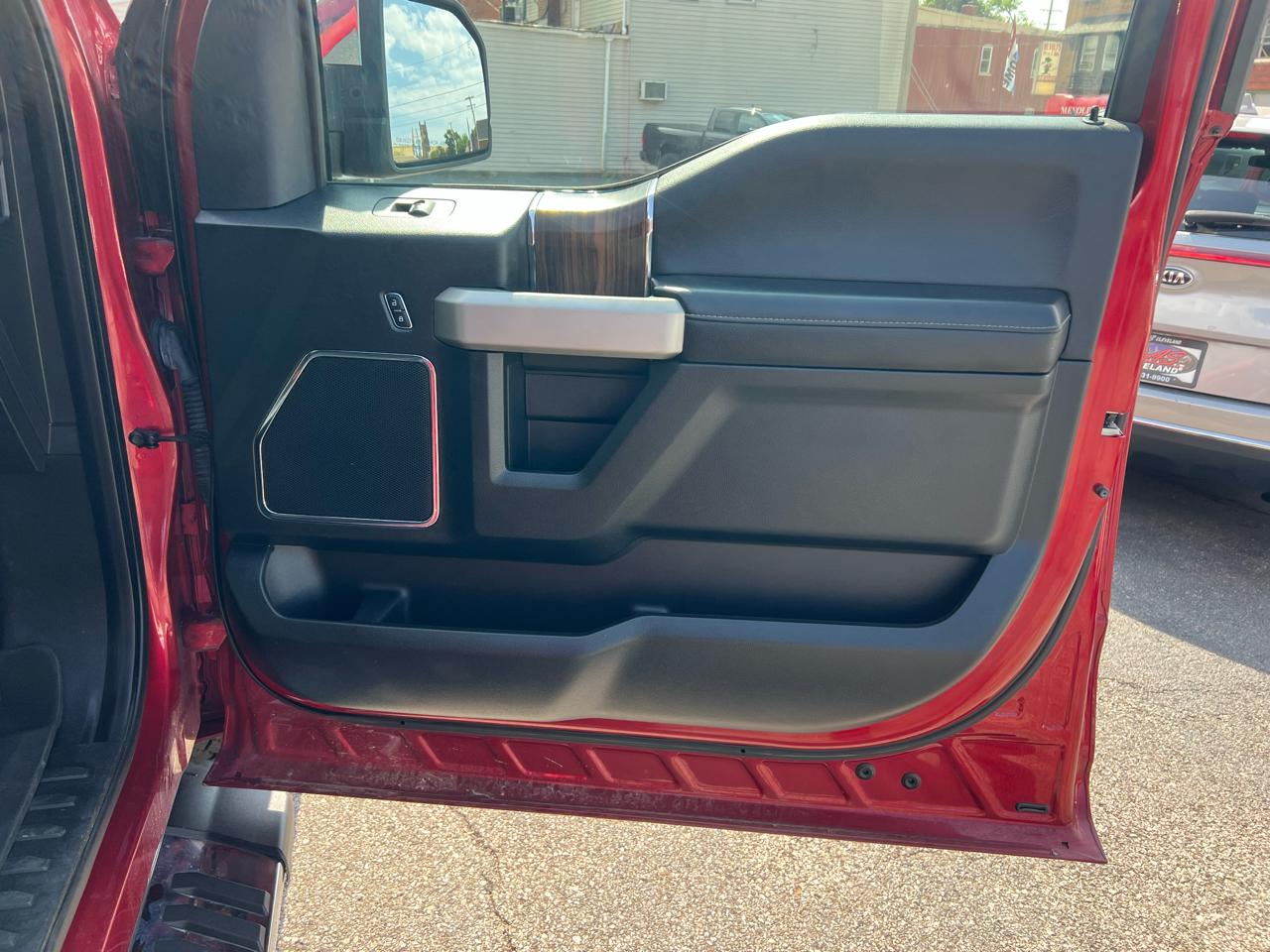 Ford F-150 4WD SuperCrew 139" Lariat 2016