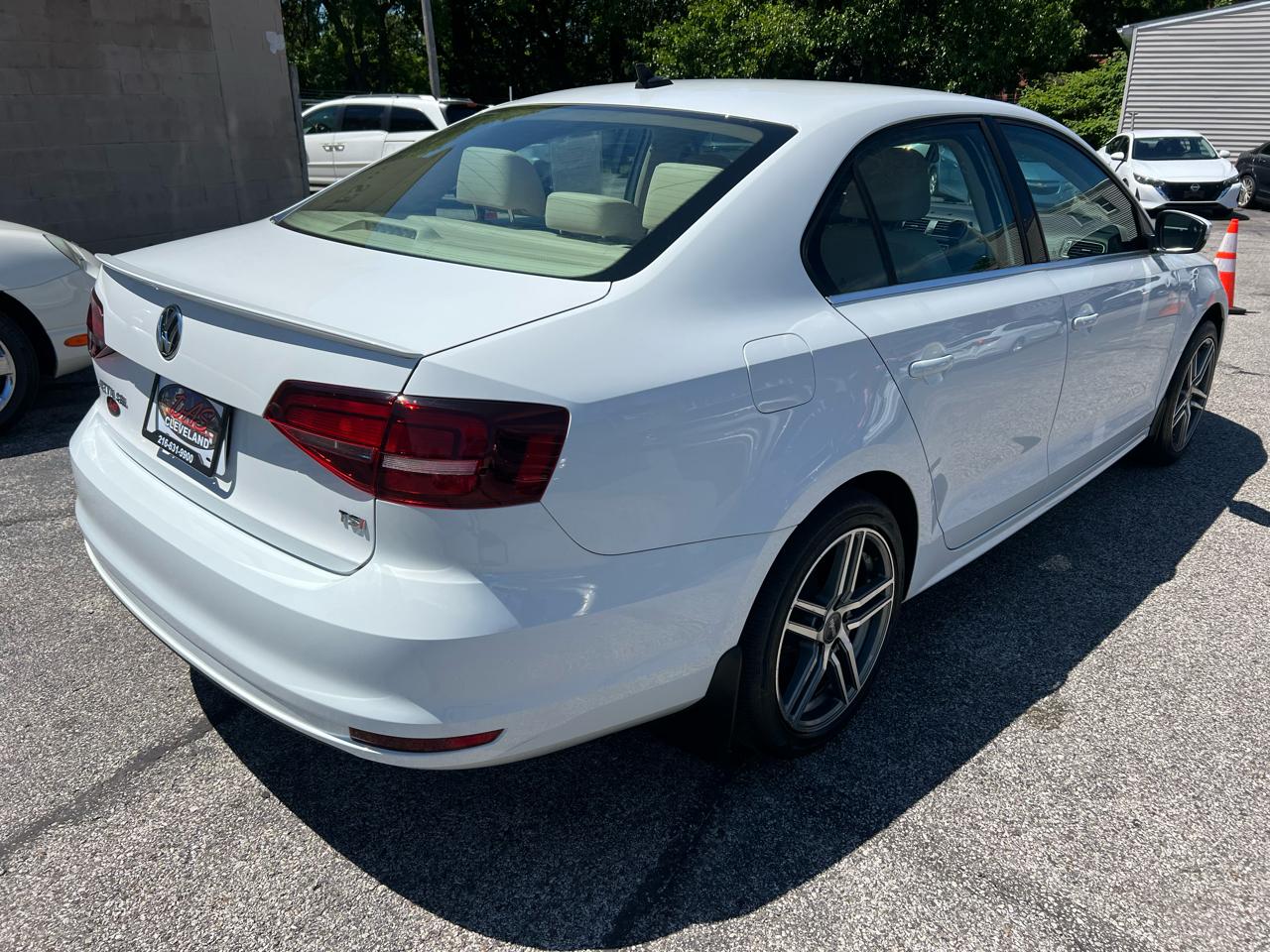 Volkswagen Jetta Sedan 4dr Auto 1.8T SEL PZEV 2016