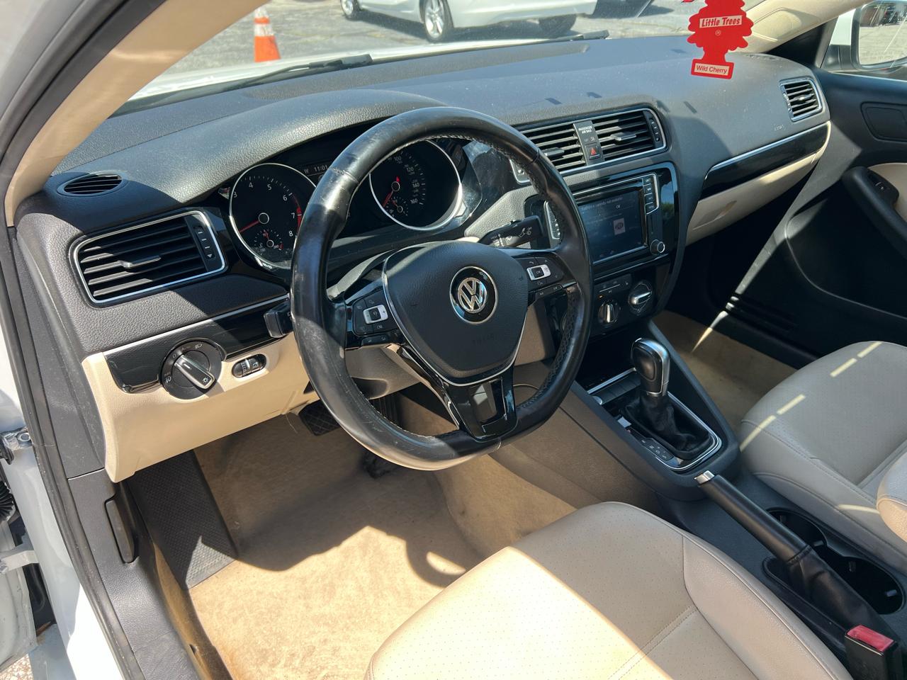Volkswagen Jetta Sedan 4dr Auto 1.8T SEL PZEV 2016