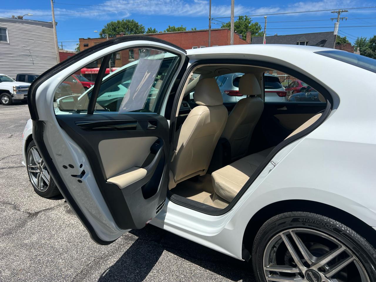 Volkswagen Jetta Sedan 4dr Auto 1.8T SEL PZEV 2016
