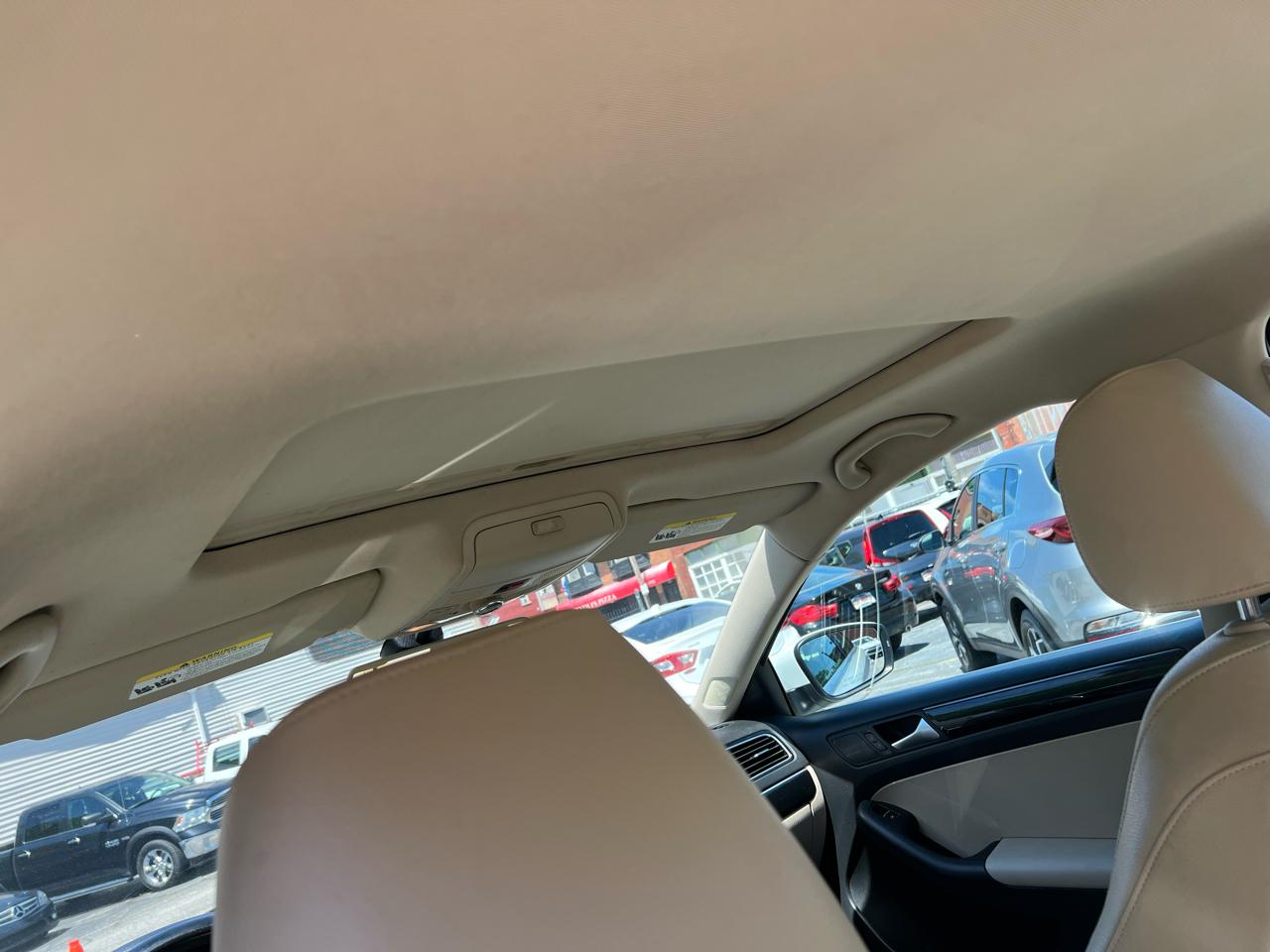 Volkswagen Jetta Sedan 4dr Auto 1.8T SEL PZEV 2016
