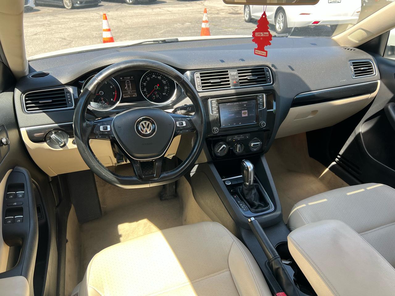 Volkswagen Jetta Sedan 4dr Auto 1.8T SEL PZEV 2016