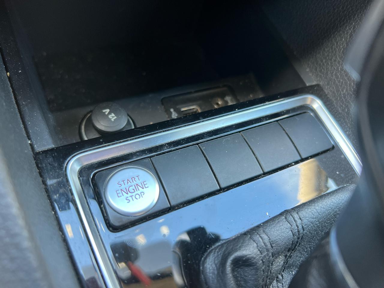 Volkswagen Jetta Sedan 4dr Auto 1.8T SEL PZEV 2016
