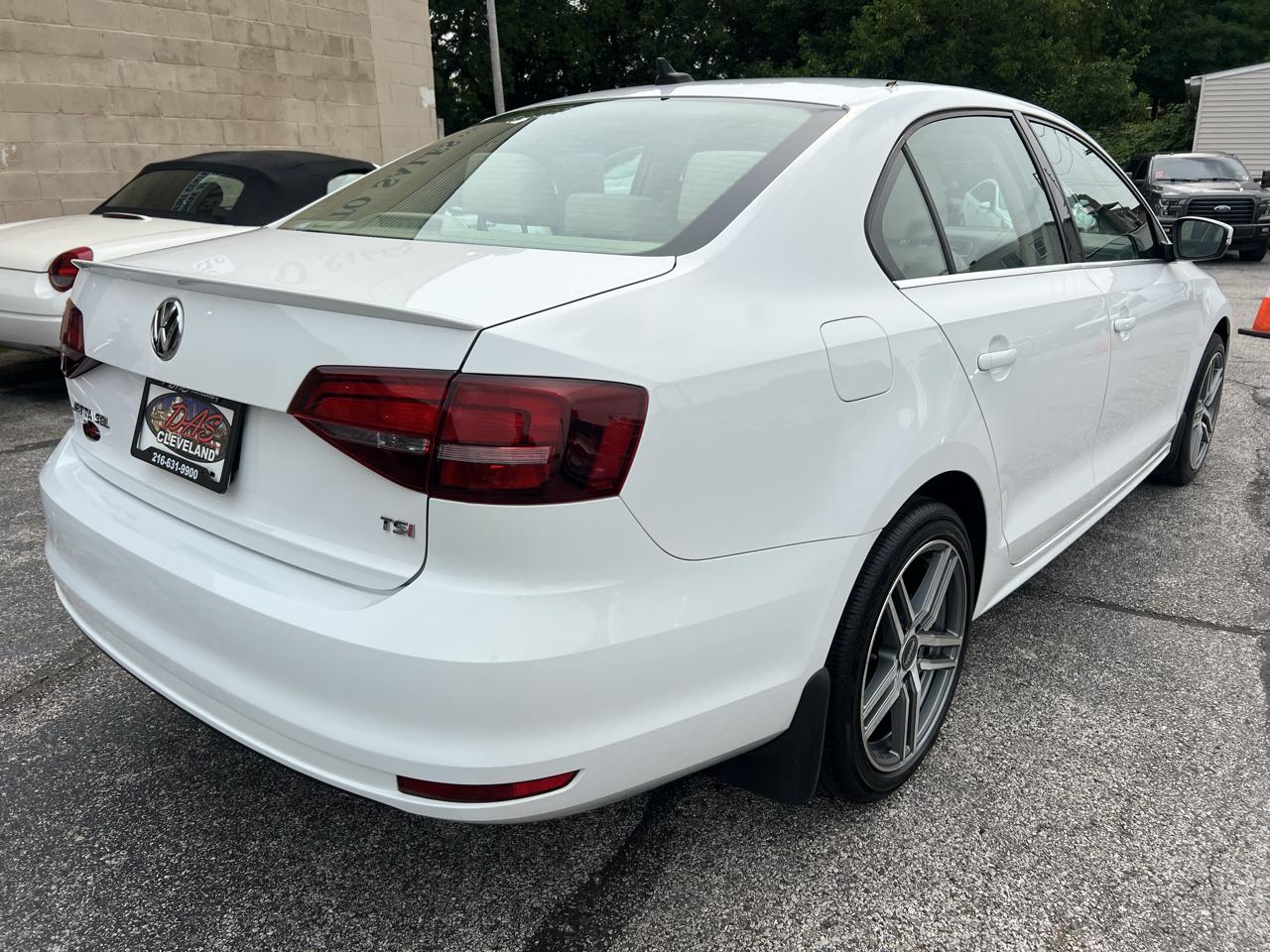 Volkswagen Jetta Sedan 4dr Auto 1.8T SEL PZEV 2016