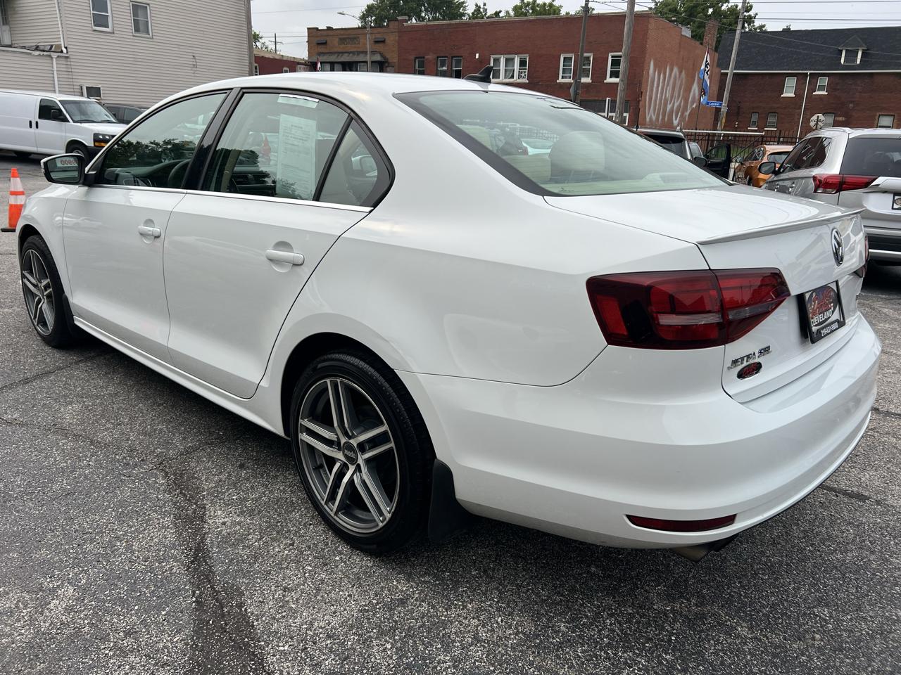 Volkswagen Jetta Sedan 4dr Auto 1.8T SEL PZEV 2016