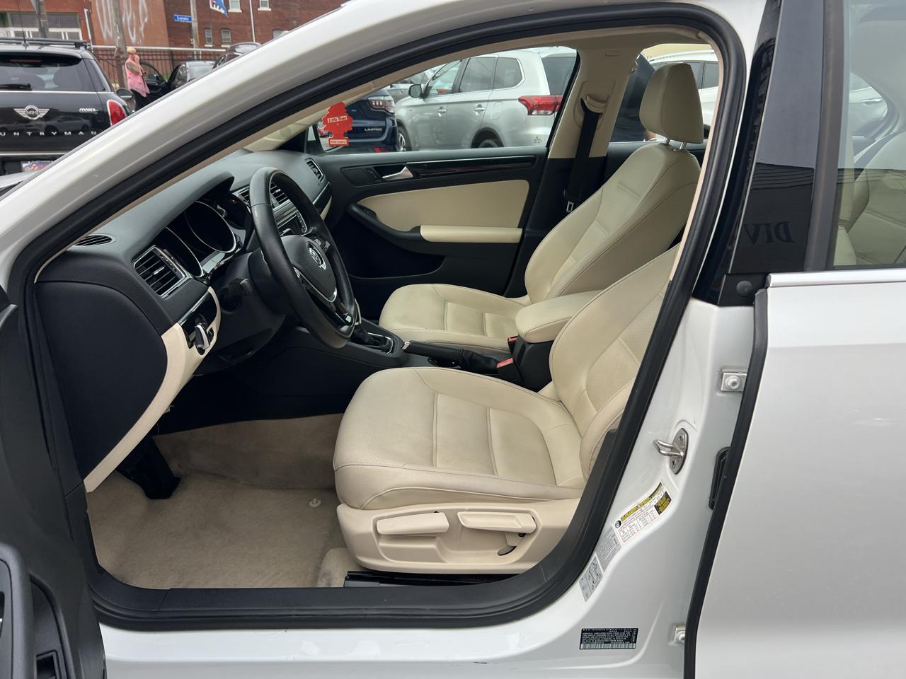 Volkswagen Jetta Sedan 4dr Auto 1.8T SEL PZEV 2016
