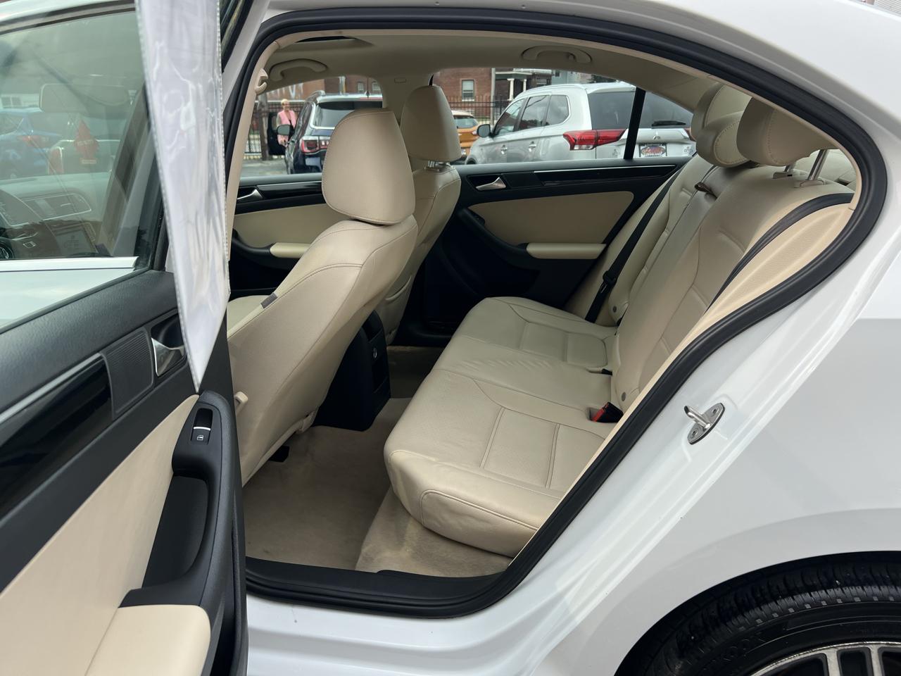 Volkswagen Jetta Sedan 4dr Auto 1.8T SEL PZEV 2016