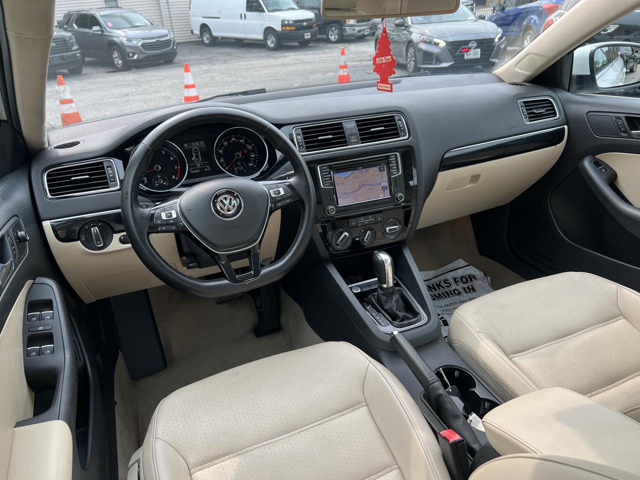 Volkswagen Jetta Sedan 4dr Auto 1.8T SEL PZEV 2016