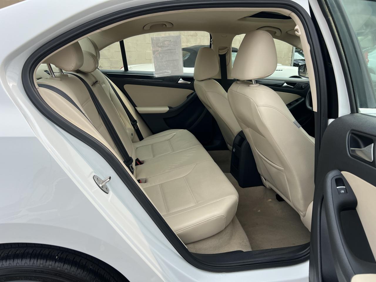 Volkswagen Jetta Sedan 4dr Auto 1.8T SEL PZEV 2016