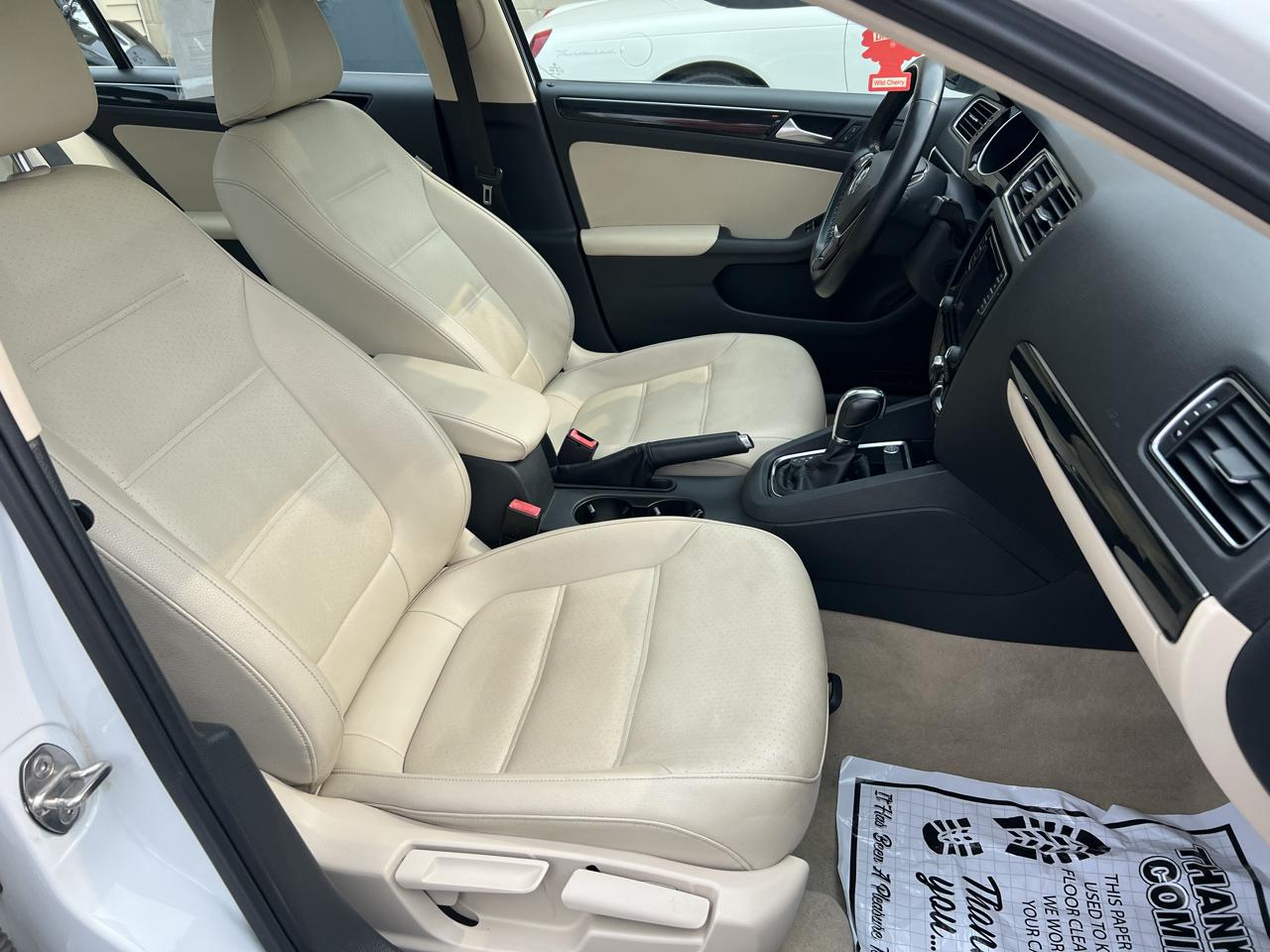 Volkswagen Jetta Sedan 4dr Auto 1.8T SEL PZEV 2016