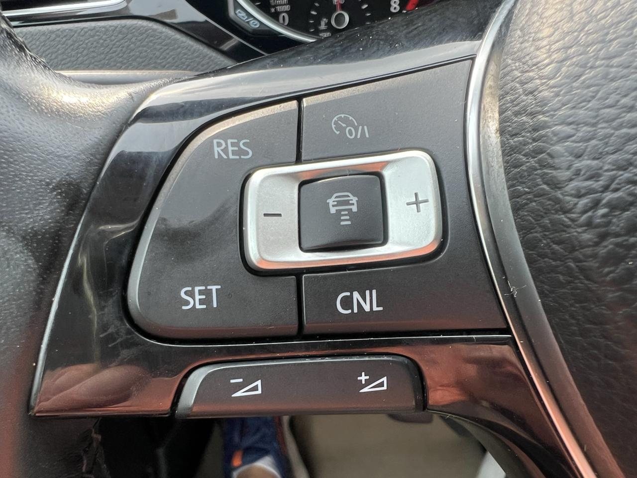Volkswagen Jetta Sedan 4dr Auto 1.8T SEL PZEV 2016