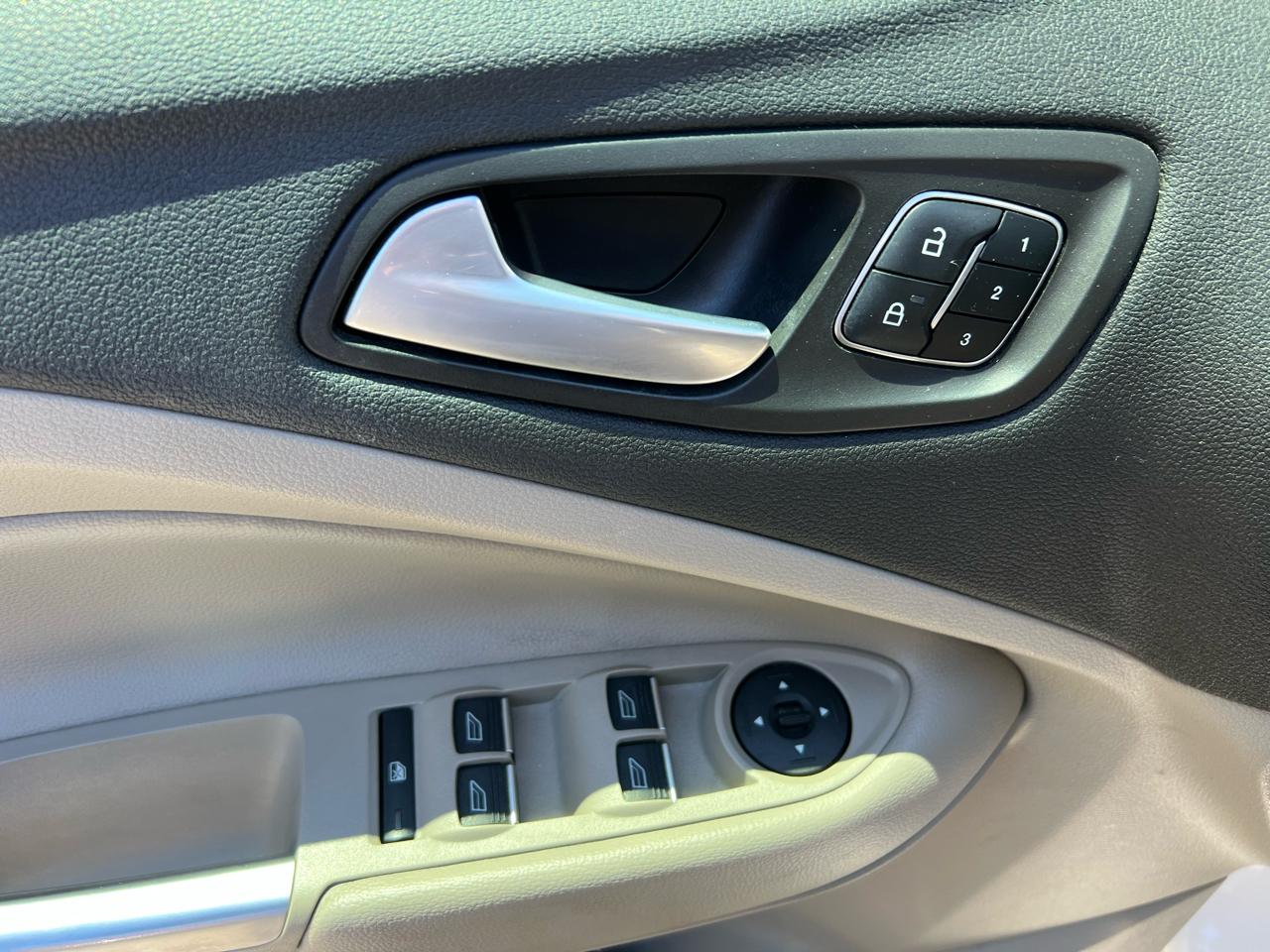 Ford Escape Titanium 4WD 2017