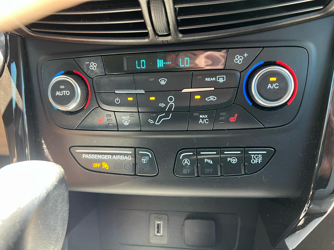Ford Escape Titanium 4WD 2017