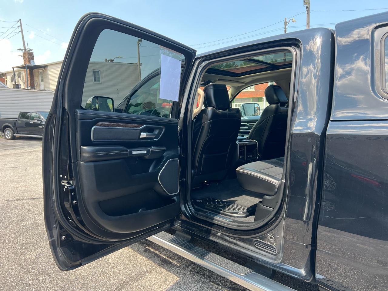 RAM 1500 Laramie 4x4 Crew Cab 5'7" Box 2019