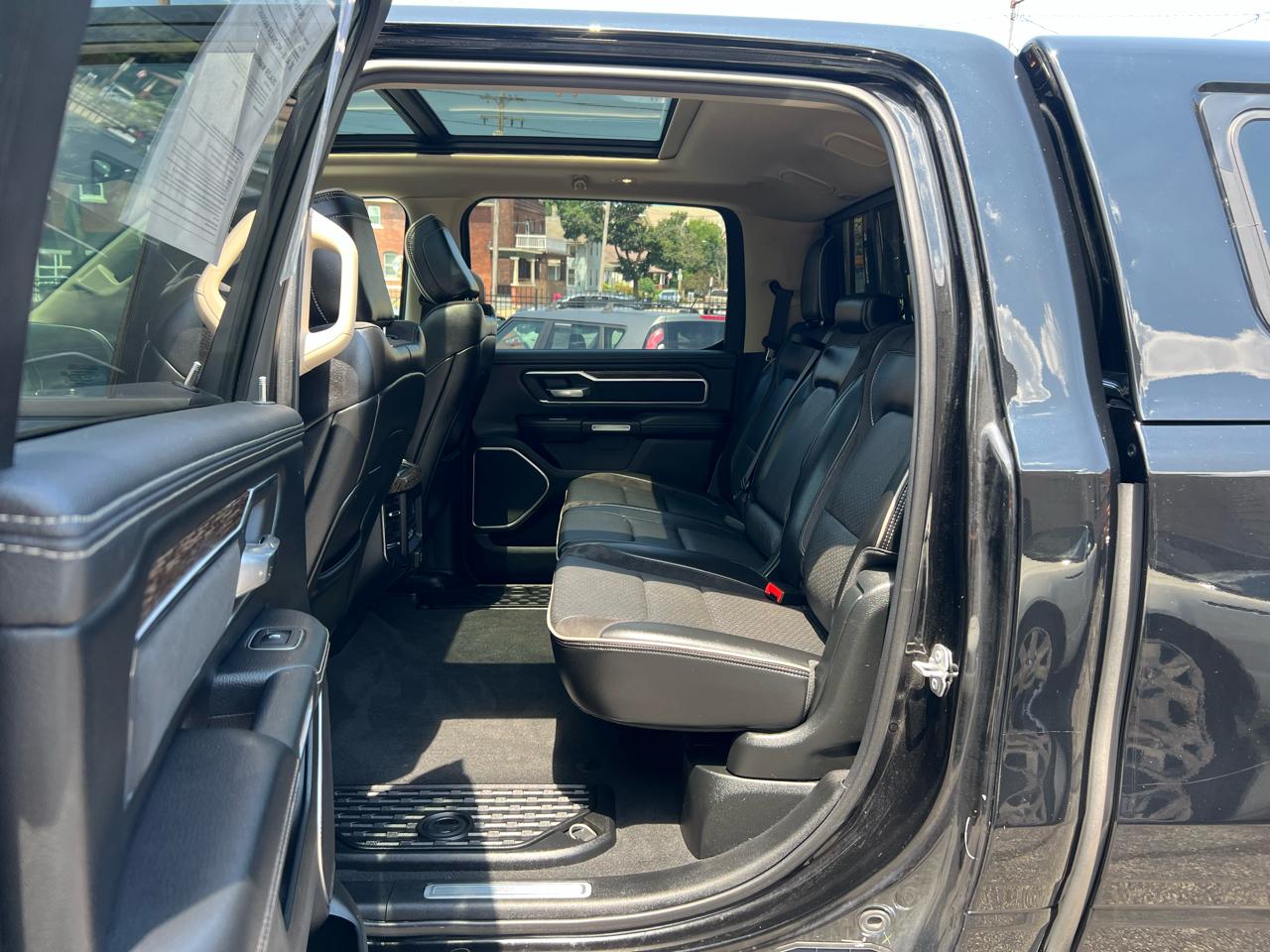 RAM 1500 Laramie 4x4 Crew Cab 5'7" Box 2019