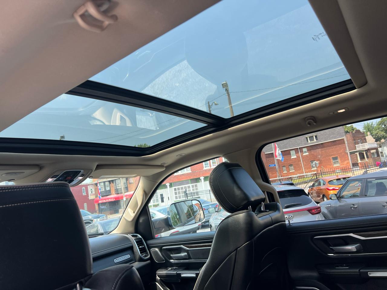 RAM 1500 Laramie 4x4 Crew Cab 5'7" Box 2019