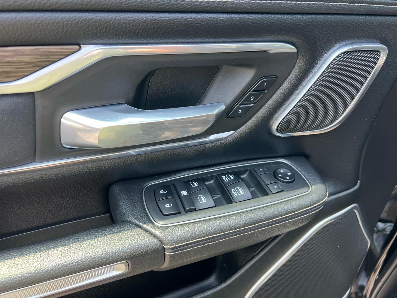 RAM 1500 Laramie 4x4 Crew Cab 5'7" Box 2019