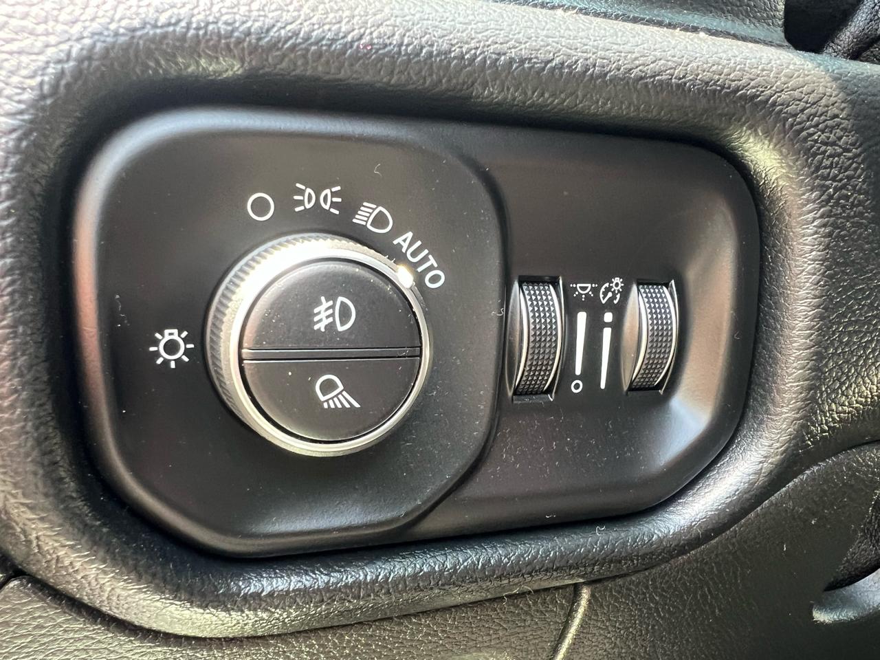 RAM 1500 Laramie 4x4 Crew Cab 5'7" Box 2019