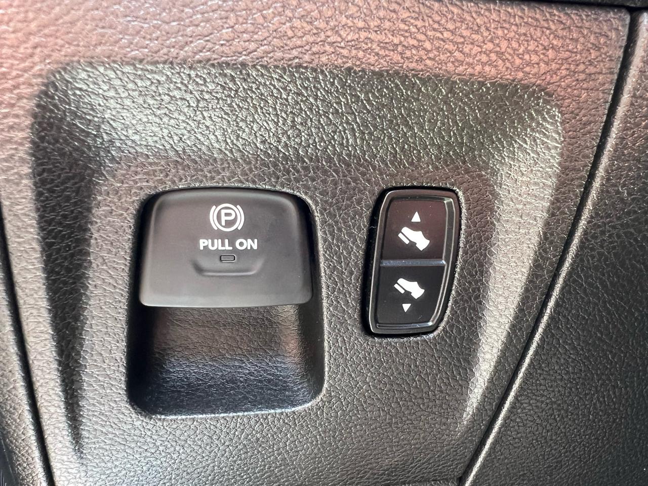 RAM 1500 Laramie 4x4 Crew Cab 5'7" Box 2019