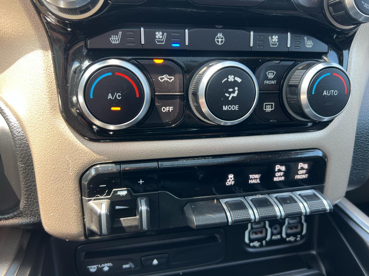 RAM 1500 Laramie 4x4 Crew Cab 5'7" Box 2019