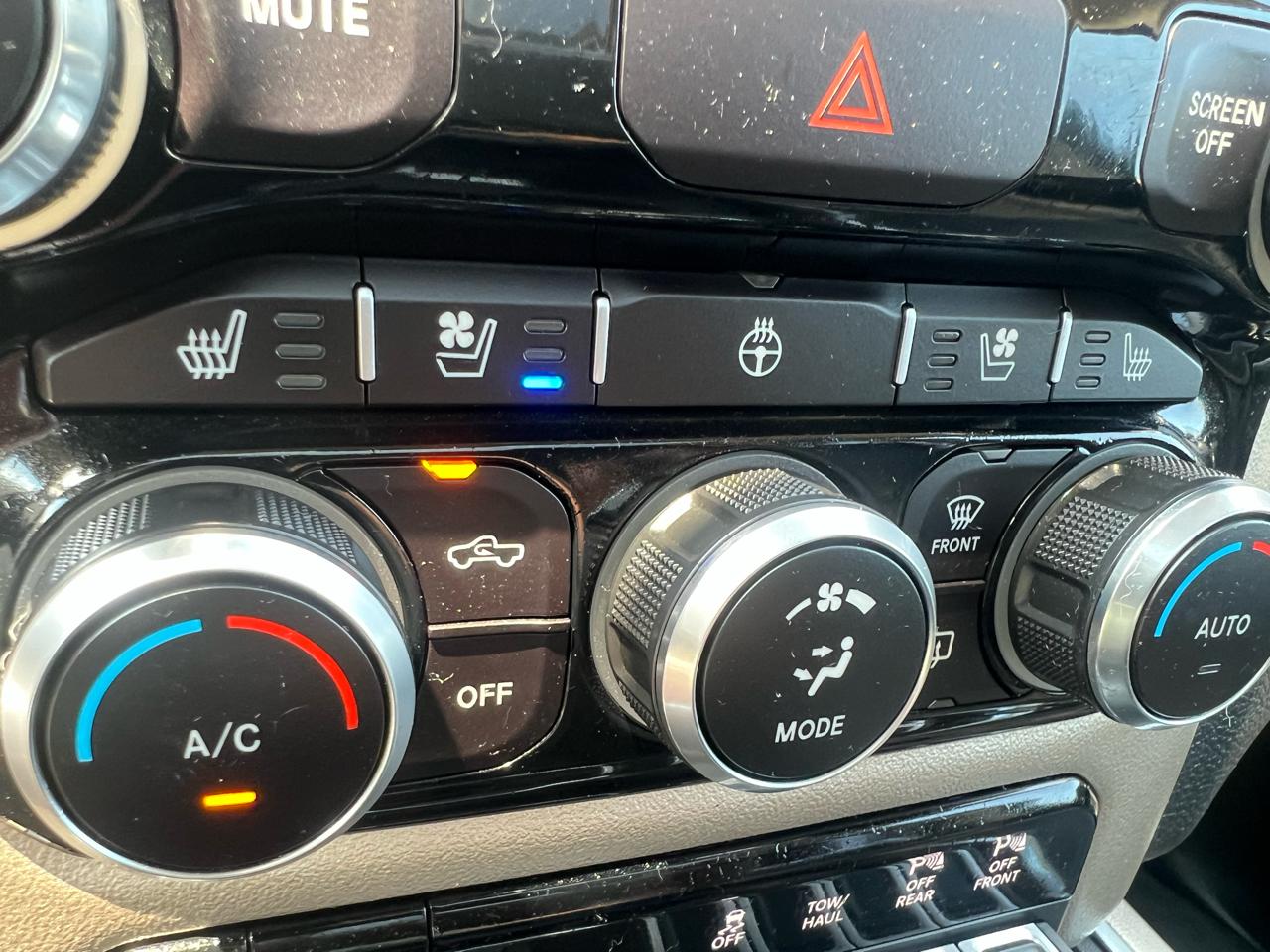 RAM 1500 Laramie 4x4 Crew Cab 5'7" Box 2019