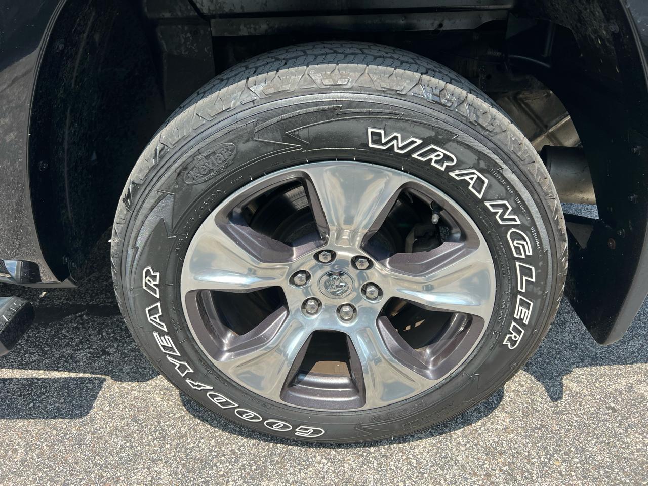 RAM 1500 Laramie 4x4 Crew Cab 5'7" Box 2019