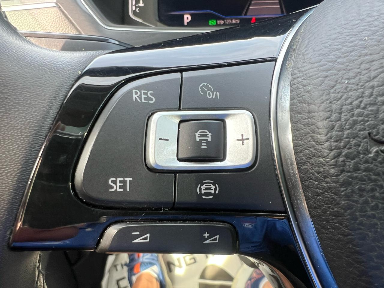 Volkswagen Tiguan 2.0T SEL FWD 2020