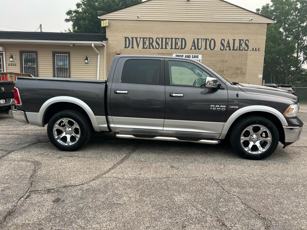 RAM 1500 Laramie 4x4 Crew Cab 5'7" Box 2017