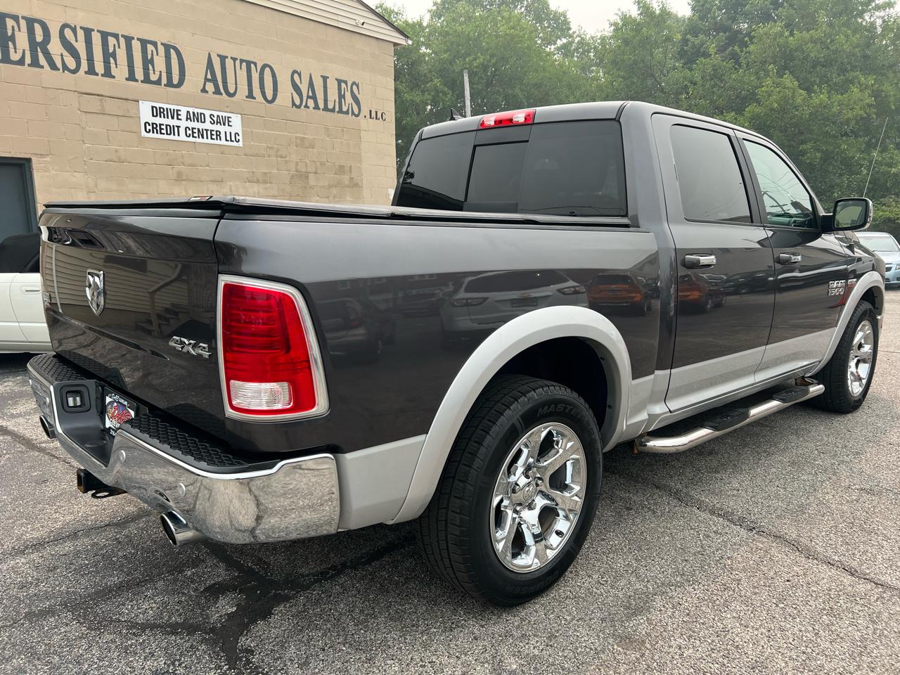 RAM 1500 Laramie 4x4 Crew Cab 5'7" Box 2017